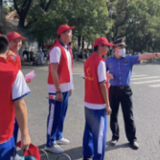 国庆在岗|为给游客护航,橘子洲城管“请了”70名大学生来帮忙