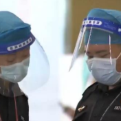 可爱的中国·坚守岗位 奋斗有我丨许多人坚守岗位 用默默付出表达着热爱