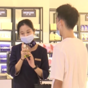 假期消费热起来 | 国庆假期海南免税购物消费人气旺