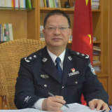 “硬汉局长”：哪个民警看到我在饭局上，你过来甩我两个耳光！