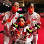 中国队实现女子重剑团体三连冠 男子重剑团体摘银