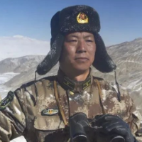 永不磨灭的背影——记全国优秀共产党员、“卫国戍边英雄团长”祁发宝