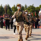 韶山景区春节假期游客激增 武警官兵一线执勤确保安全