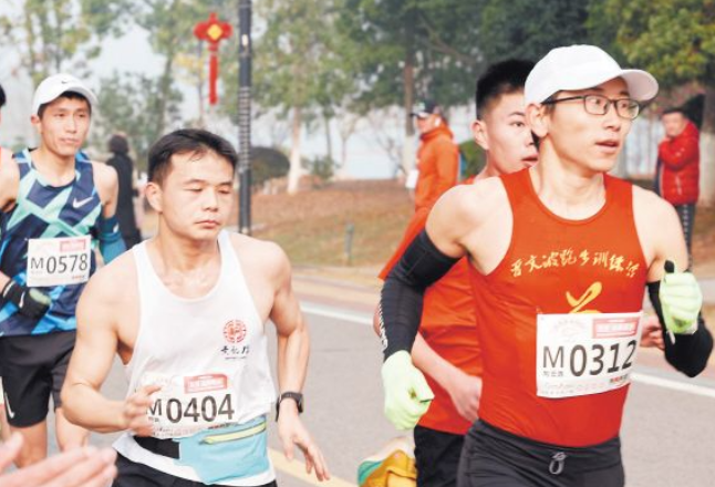 不负春光！近千名跑友热跑松雅湖畔