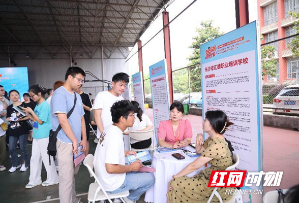 促青年就业创业 湖南两大系列活动在湖南工业职院启动
