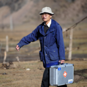 “祖国的需要就是我的志愿”！草原“好曼巴”走了……