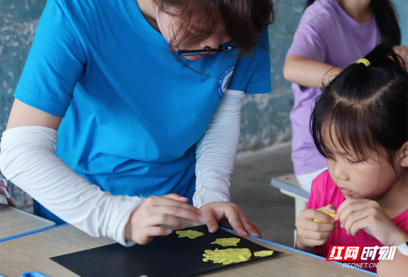 大众传媒学子三下乡，给孩子们心里种下“科技的种子”