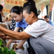 铁路中秋小长假旅客运输启动 快来打卡“小慢车”上的“中秋集市”