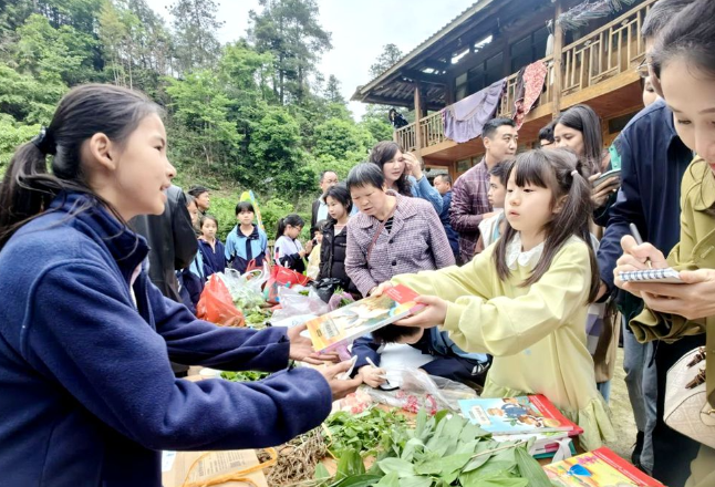 中秋前夕，助农直播圆了留守儿童妈妈的回乡团圆梦