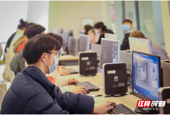 时光修复者④｜黄佳：AI辅助逐帧细雕，经典红色电影再绽芳华