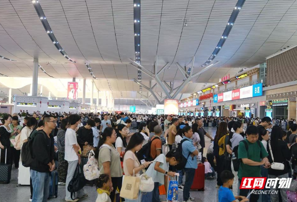 组图｜10月2日长沙南站客流依旧火爆