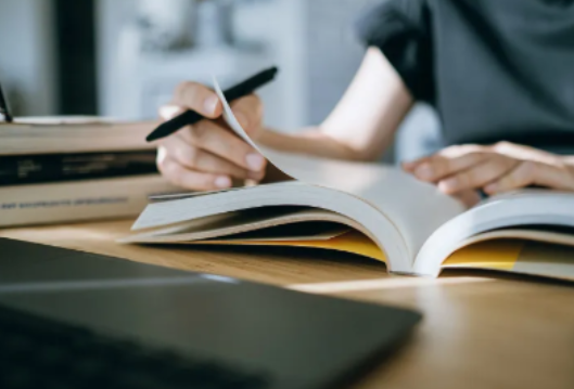 全省高校大学生创业工作推进会召开 张迎春出席并宣布2025年大学生创业活动周启动