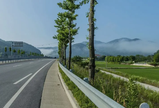 湖南武冈：新修41条错车道  便利“土货”出山