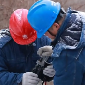 焦点访谈丨融化线路冰雪 守护万家灯火 背后是秦岭深处他们的坚守