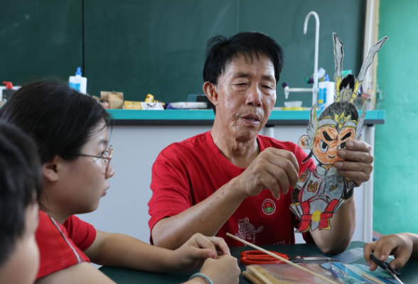 衡山县：乡村学校有群皮影“小戏骨” 说念打唱像模像样