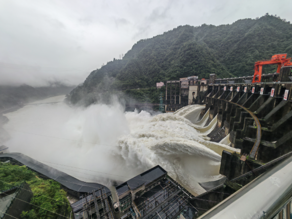 湖南“水力”全开顶峰发电