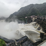 湖南“水力”全开顶峰发电