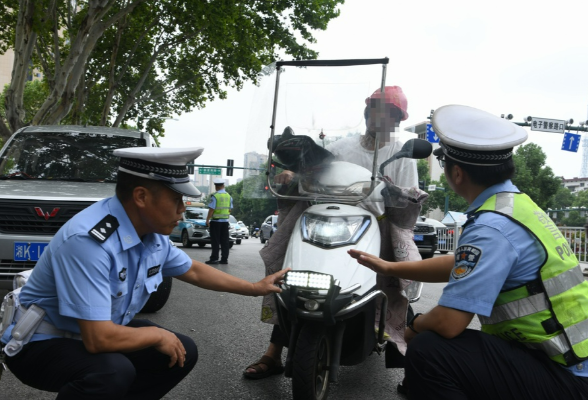 电单车灯光“亮瞎眼”，湖南全面开展整治