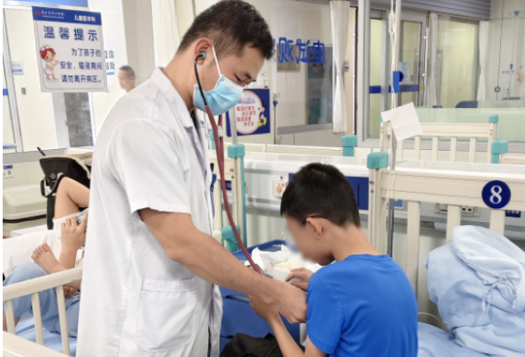 湖南11岁男孩赶作业急出“碱中毒”，医生提醒
