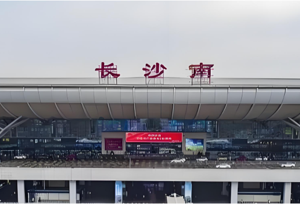时刻回ing｜长沙高铁南站有人拉客扫码且态度恶劣？交通执法部门：进行劝导、驱离