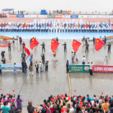 第13届中国大学生龙舟锦标赛汨罗开幕，47所高校90支队伍竞渡“龙舟故里”