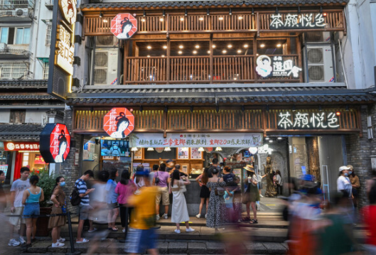 月薪7万“摇人”！茶颜悦色要去北上深开店？