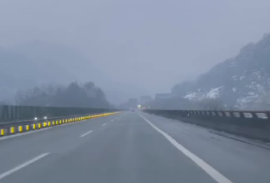 受大雾影响，湖南6条高速公路、27个收费站入口采取管制措施