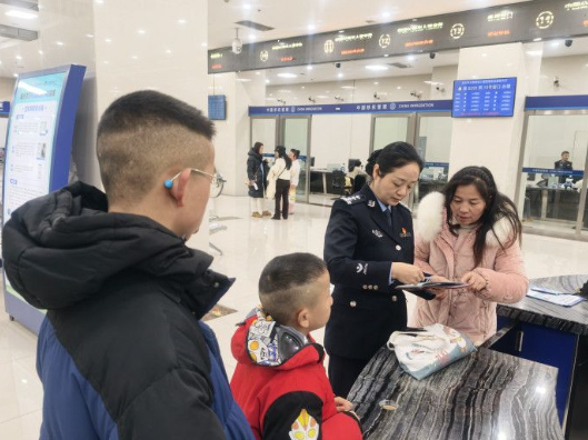 两晚服务2400人次！长沙公安出入境夜间专场便民“不打烊”