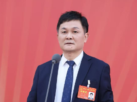 冯宇：钻一行精一行 让工匠精神从一线落地  | 直击代表通道