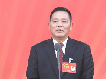 刘万云：代表履职融入基层治理 助力乡村发展提干劲 | 直击代表通道