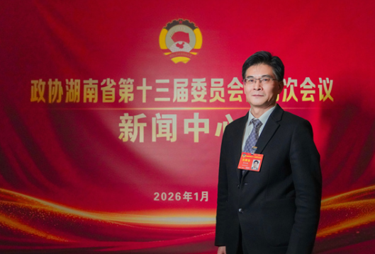 两会关注丨聚焦银发经济、无障碍建设 代表委员热议“老龄友好”