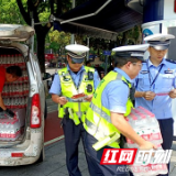 常德：爱心企业慰问高温下一线交警