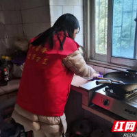 新时代文明实践耀武陵｜常德市芷兰街道荷花社区开展“争做现代雷锋”志愿服务活动