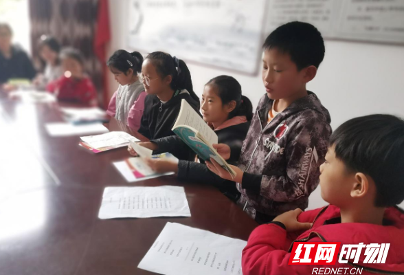 “天路”上的读书声！石门县南北镇金家河村举办留守儿童读书会