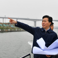 黎春秋调研怀化港鹤城港区选址并在㵲水巡河时强调:保护好水生态利用好水资源 让㵲水河更好造福怀化人民