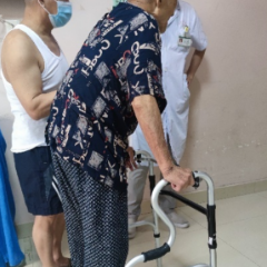 百岁老人股骨颈骨折，怀化市中医医院助他重新行走 