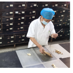 一丝不苟称“良药”，立德于行传新人