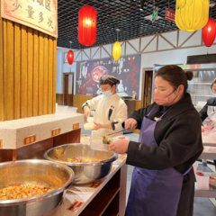 新晃：爱心企业为疫情防控一线人员免费送餐 