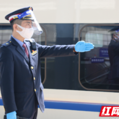 疫情之下  铁路人用坚守诠释担当