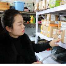 校园封闭式管理校外快递拿不到怎么办？辅导员化身暖心“快递员”帮解决