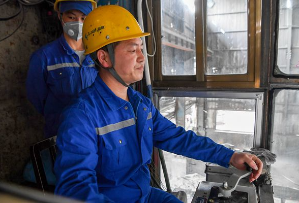 好工人 向未来 | 石艳军：十米高空运筹帷幄 三尺小屋操作毫厘