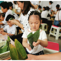 乐蓓尔幼儿园：赛龙舟 包粽子 别样精彩迎端午