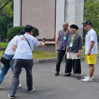 张吉怀E起游侧记③丨张吉怀网络达人大巴上演“移动发布会”！ 车厢秒变创意工坊