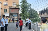 “开学第一岗”中方县铁坡镇赶集日护学值守暖民心