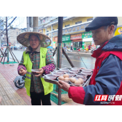 鹤城:社区粥香暖腊八