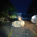 深夜滑坡阻路 公路火速抢通 辰溪公路凌晨抢险保道路畅通