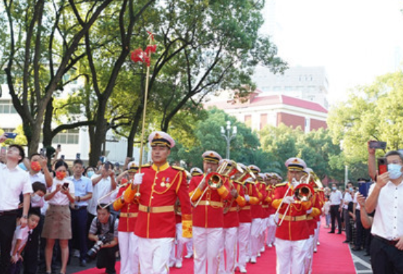 组图丨升国旗 唱国歌 祝伟大祖国繁荣昌盛