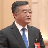 联播丨百年间波澜壮阔 新时代斩浪前行