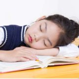 教育部：秋季学期超七成学生睡眠达到或接近“小学10小时、初中9小时”