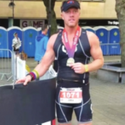 拒绝打疫苗，英国壮男死于新冠